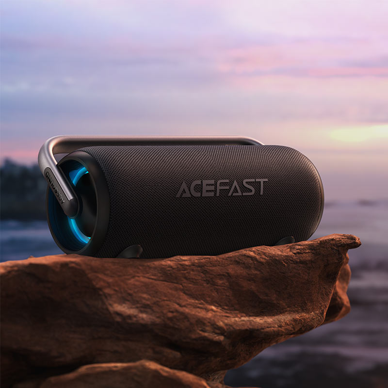 ACEFAST K2 Max acting as a power bank charging a phone.	ايس فاست K2 Max يعمل كبنك طاقة لشحن الهاتف المحمول.